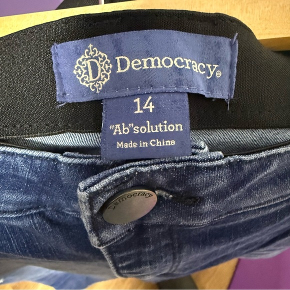 Women’s Democracy “Ab”Solution Kick Flare Jeans - Picture 8 of 10